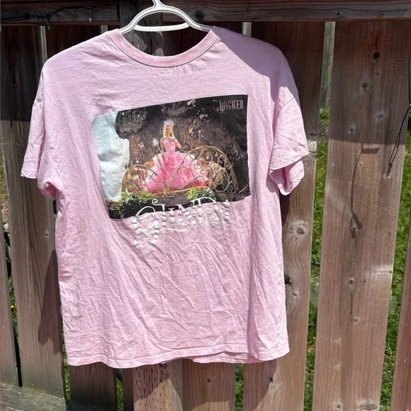 Glinda from Wicked size small pink t-shirt GUC women’s - Picture 2 of 5